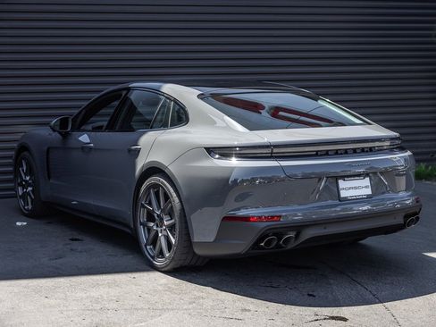 Used 2025 Porsche Panamera image 3