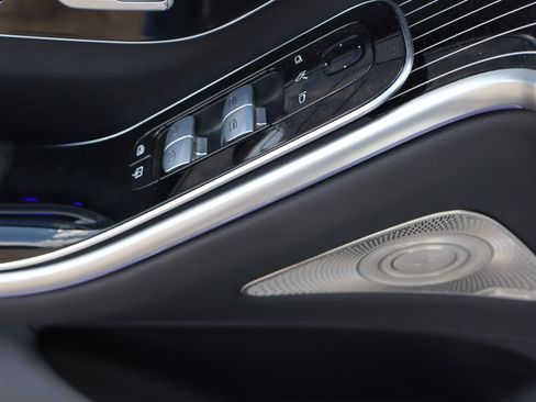Used 2022 Mercedes-Benz S 500 4MATIC w/ AMG Line Package image 16
