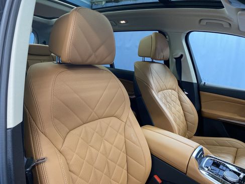 Used 2024 BMW X7 xDrive40i w/ Premium Package image 38