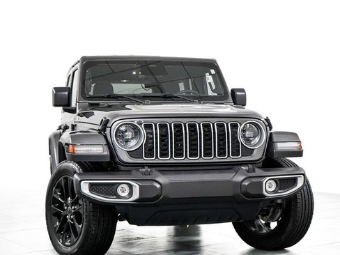 Used 2025 Jeep Wrangler Unlimited Sahara AWD/4WD image 3