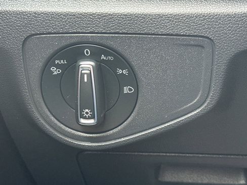 Used 2021 Volkswagen Atlas SE w/ Towing Package image 32