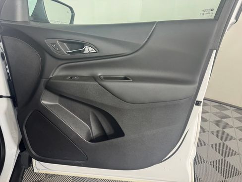 Used 2024 Chevrolet Equinox LT FWD image 30