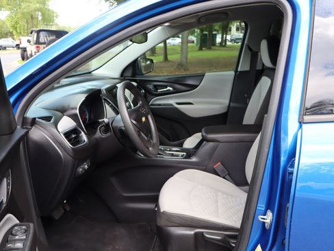 Used 2019 Chevrolet Equinox LS FWD image 18
