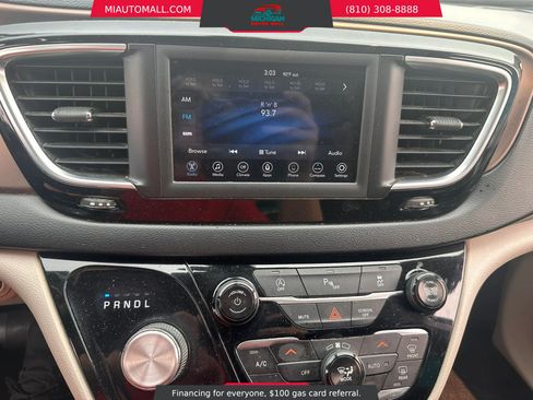 Used 2018 Chrysler Pacifica Touring Plus FWD image 11