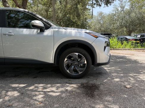 Used 2025 Nissan Rogue SV FWD image 17