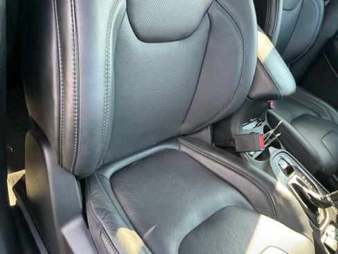 Used 2021 Jeep Cherokee Limited w/ Mopar Interior Package AWD/4WD image 15