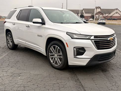 Used 2023 Chevrolet Traverse High Country FWD image 3