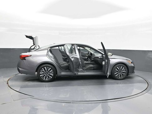 Used 2024 Nissan Altima 2.5 SV image 38