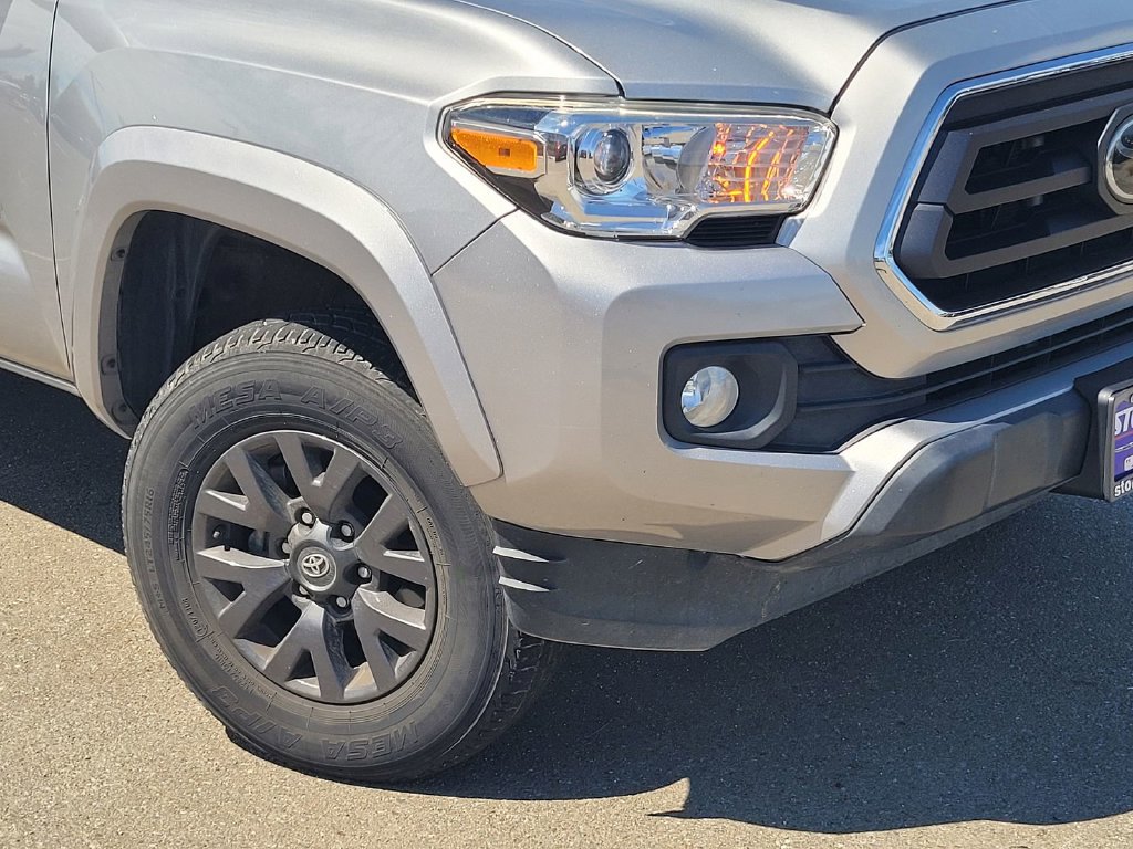 Used 2021 Toyota Tacoma SR5 w/ Technology Package AWD/4WD image 9