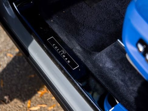 Used 2022 Rolls-Royce Cullinan Black Badge AWD/4WD image 32
