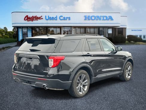 Used 2023 Ford Explorer XLT w/ Equipment Group 202A image 5