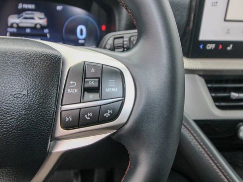 Used 2025 Ford Explorer Active AWD/4WD image 22