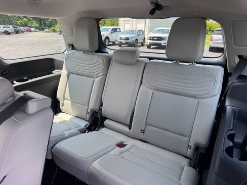 Used 2025 Ford Expedition Platinum w/ Platinum Ultimate Package AWD/4WD image 35