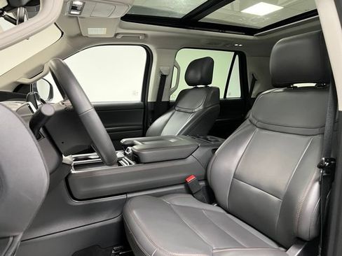 Used 2025 Ford Expedition Active AWD/4WD image 19