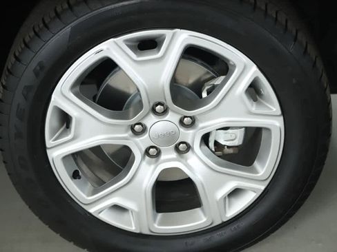 Used 2023 Jeep Renegade Limited image 10