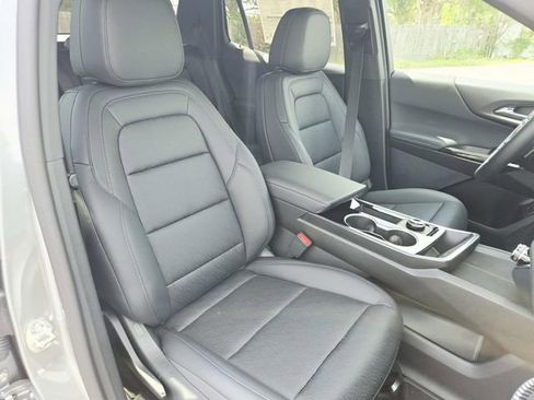 New 2026 Chevrolet Equinox LT w/ Convenience Package II FWD image 12