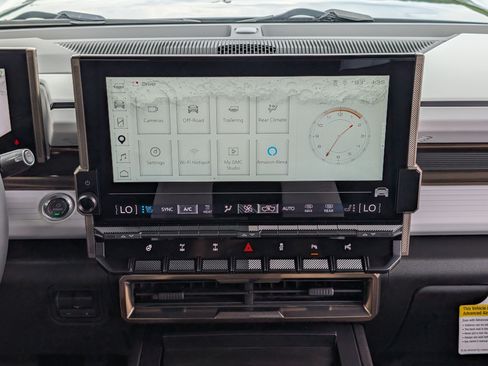 Used 2024 GMC Hummer EV 2X w/ Extreme Off-Road Package AWD/4WD image 27