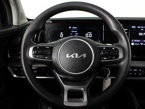 Used 2023 Kia Sportage LX image 8