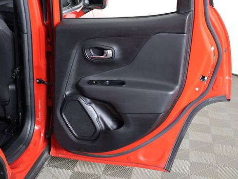 Used 2020 Jeep Renegade Altitude FWD image 20