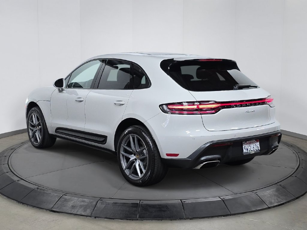 Certified 2026 Porsche Macan AWD/4WD image 3