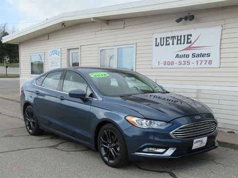 Used 2018 Ford Fusion SE w/ Equipment Group 201A FWD image 4