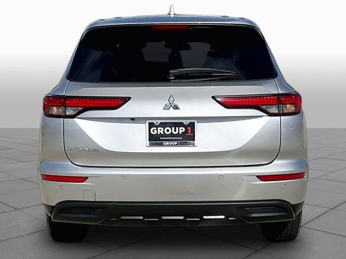 Used 2023 Mitsubishi Outlander ES FWD image 9