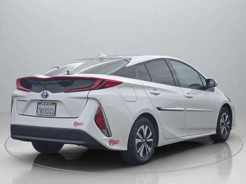 Used 2017 Toyota Prius Prime Premium image 8
