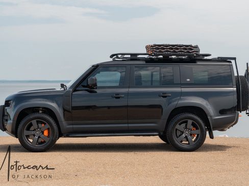 Used 2023 Land Rover Defender 130 SE AWD/4WD image 6