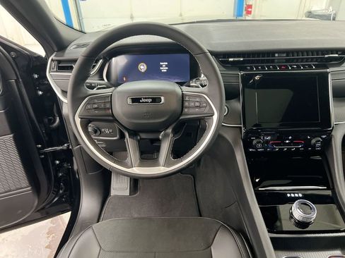New 2025 Jeep Grand Cherokee Altitude image 20