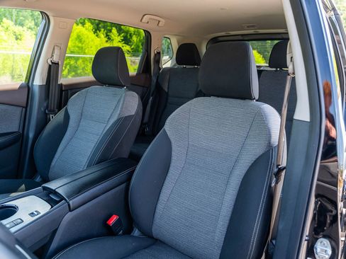Used 2023 Nissan Rogue SV FWD image 20