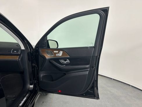 Used 2024 Mercedes-Benz GLS 450 4MATIC image 19