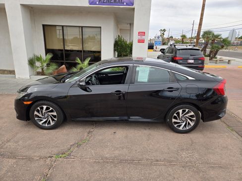 Used 2018 Honda Civic EX image 2
