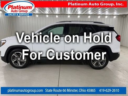 Used 2021 GMC Terrain SLT FWD image 2