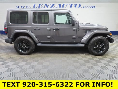 Used 2021 Jeep Wrangler Unlimited Sahara image 2