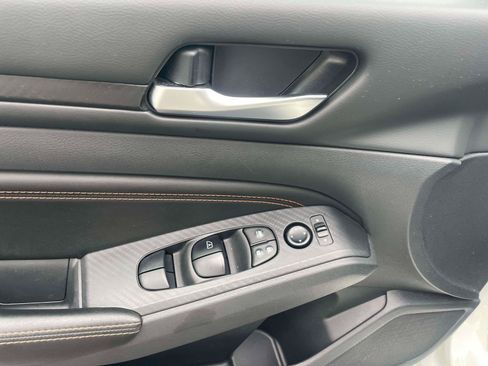 Used 2022 Nissan Altima 2.5 SR w/ Midnight Edition Package FWD image 12