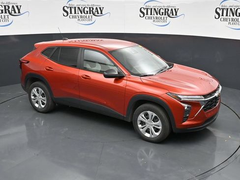 Certified 2024 Chevrolet Trax LS w/ Driver Confidence Package FWD image 18