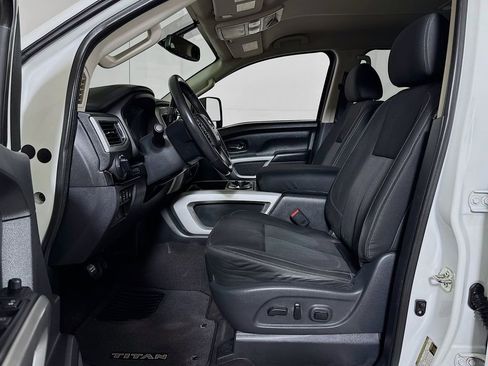 Used 2017 Nissan Titan SV RWD image 19