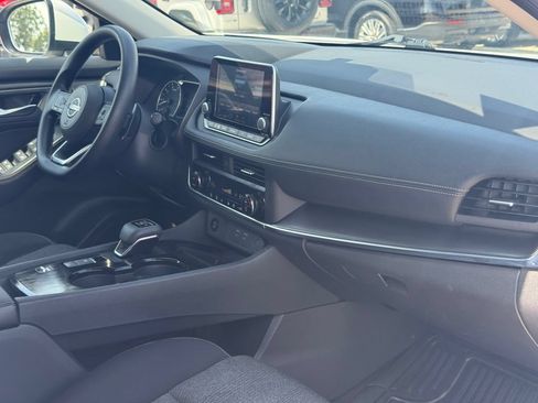Used 2024 Nissan Rogue SV FWD image 22