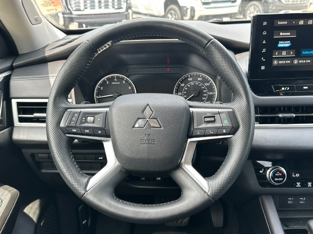 Used 2025 Mitsubishi Outlander SE AWD/4WD image 26
