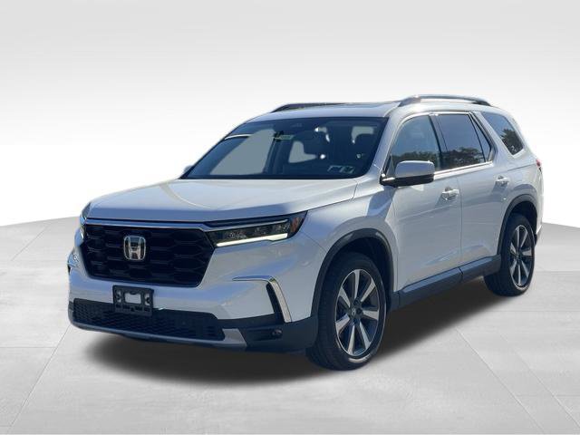 Used 2024 Honda Pilot Touring image 2