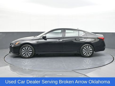 Used 2024 Nissan Altima 2.5 SV image 7