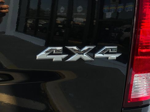 Used 2018 RAM 2500 Tradesman w/ Chrome Appearance Group AWD/4WD image 37