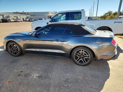 Used 2018 Ford Mustang Premium image 3