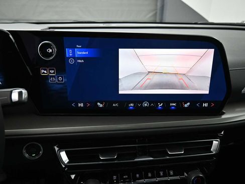 New 2026 Chevrolet Traverse LT image 8