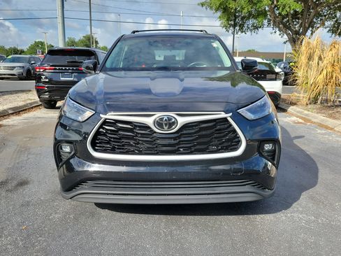 Used 2023 Toyota Highlander LE FWD image 2