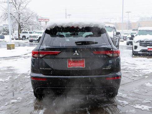 Used 2024 Mitsubishi Outlander 4WD Plug-In Hybrid image 6