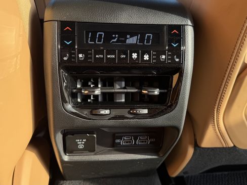 Used 2024 Jeep Grand Cherokee Summit AWD/4WD image 43