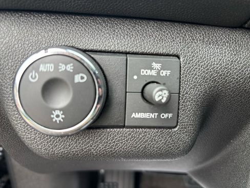 Used 2015 GMC Acadia SLE image 18