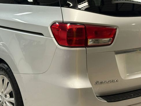 Used 2017 Kia Sedona LX image 12