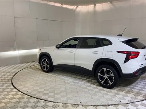 Used 2024 Chevrolet Trax RS image 6